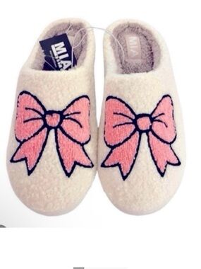 🆕- MIA-🎀 Coquette Pink Bow Plush Cozy Slipper. Size: 8